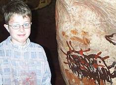 Un homme de Cro-Magnon posant pour la photo !